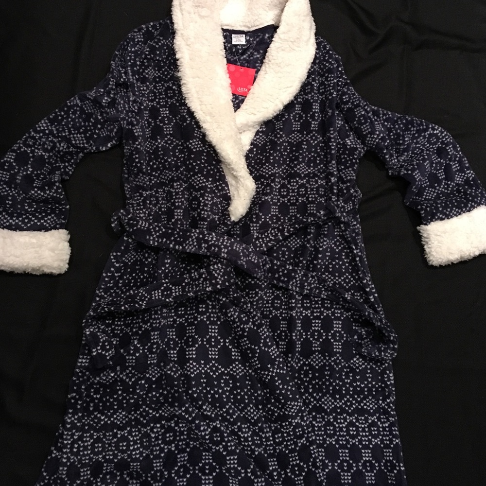 Ulta Robe | Snowflake Pattern | Super Soft! - Picture 7 of 8